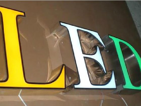 钦州介绍LED招牌的基础知识。